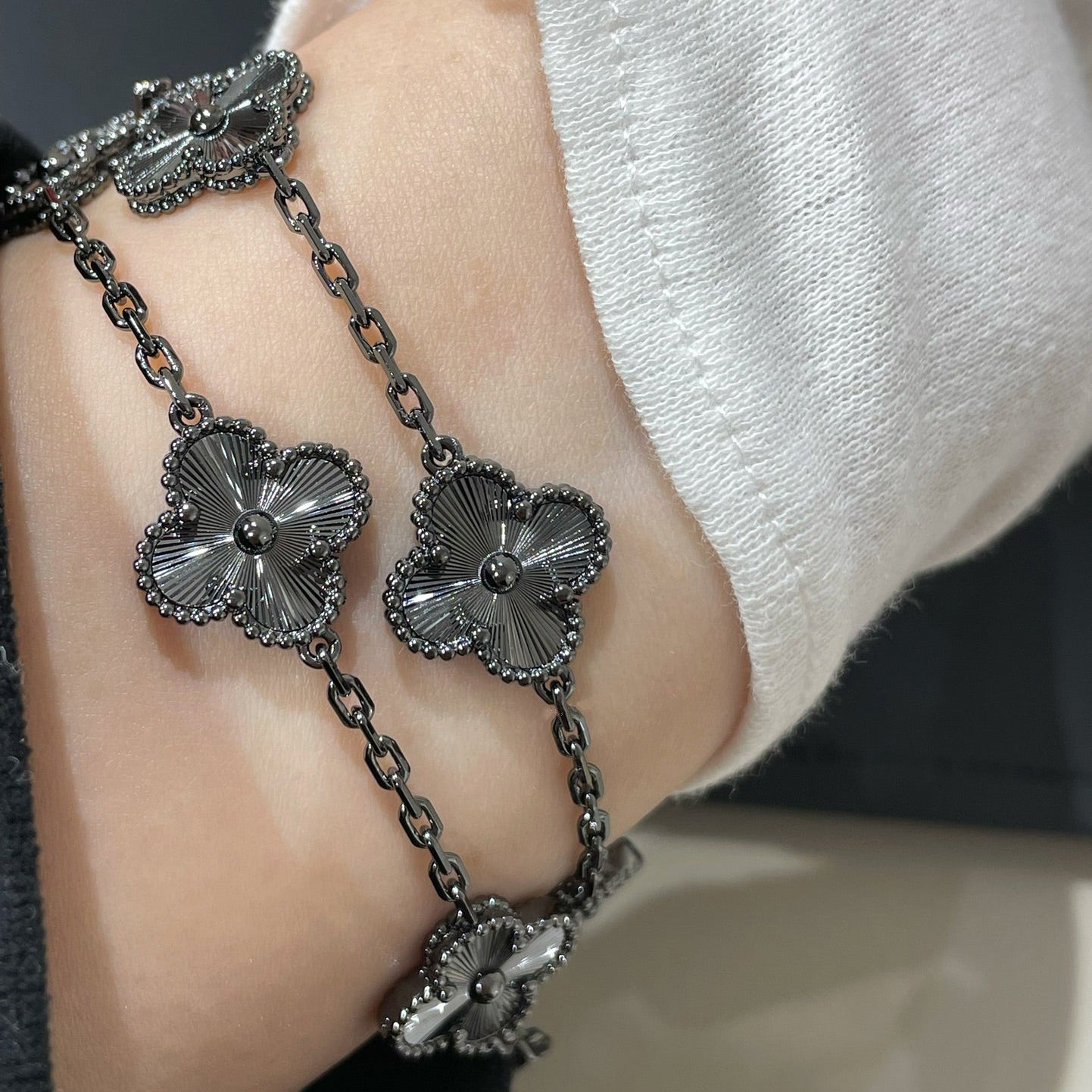 [Sprite Jewelry]New CLOVER 5 MOTIF BLACK BRACELET