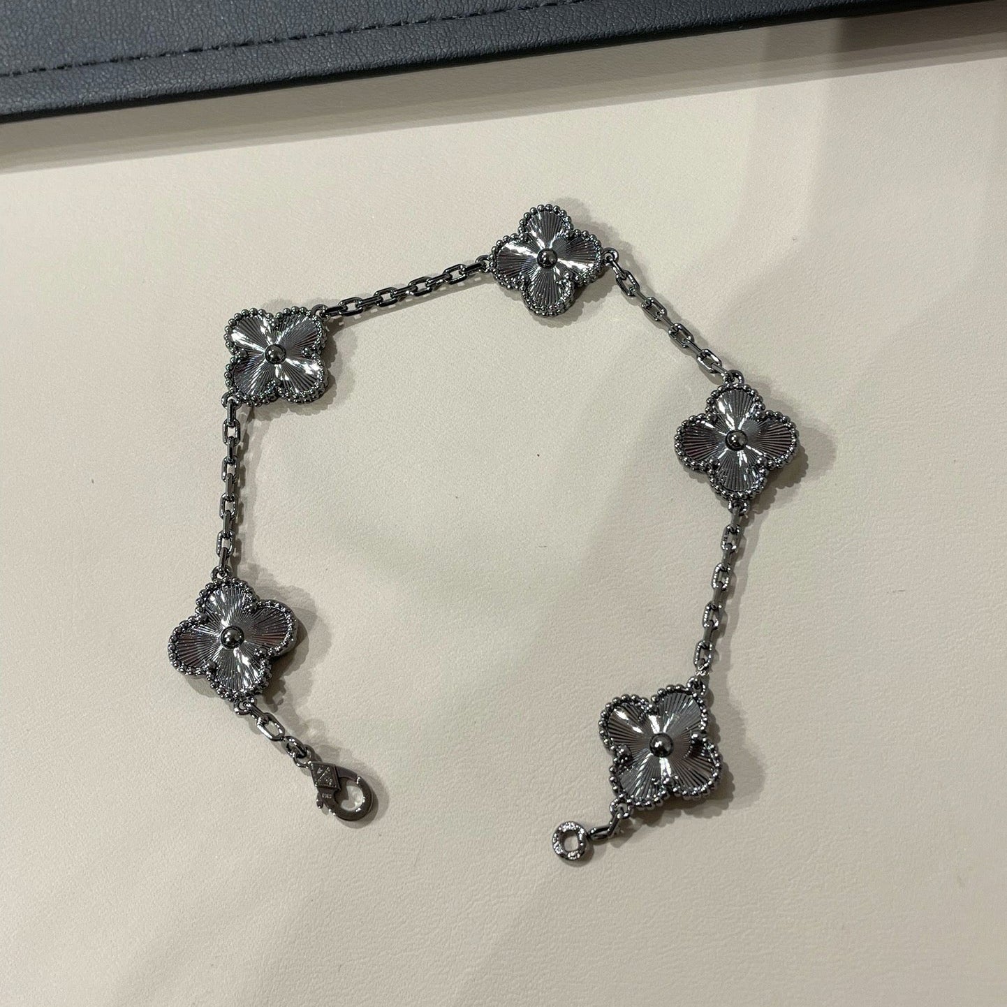 [Sprite Jewelry]New CLOVER 5 MOTIF BLACK BRACELET