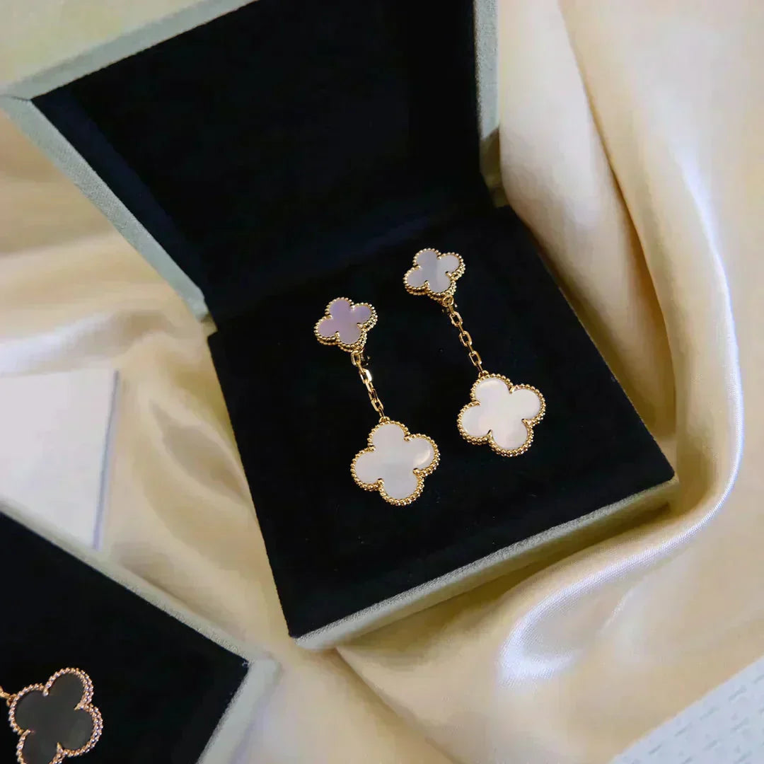 ¡®Sprite Jewelry¡¯CLOVER 2 MOTIF WHITE MOP EARRINGS