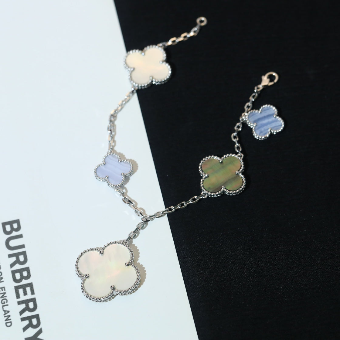 ¡®Sprite Jewelry¡¯CLOVER BRACELET 5 MOTIFS MOP CHALCEDONY SILVER