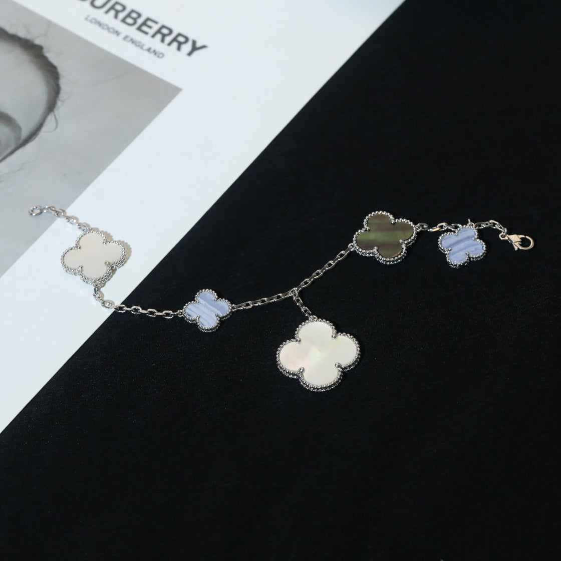 ¡®Sprite Jewelry¡¯CLOVER BRACELET 5 MOTIFS MOP CHALCEDONY SILVER