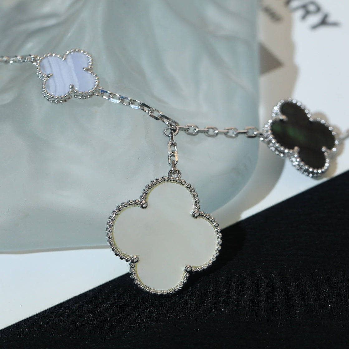 ¡®Sprite Jewelry¡¯CLOVER BRACELET 5 MOTIFS MOP CHALCEDONY SILVER