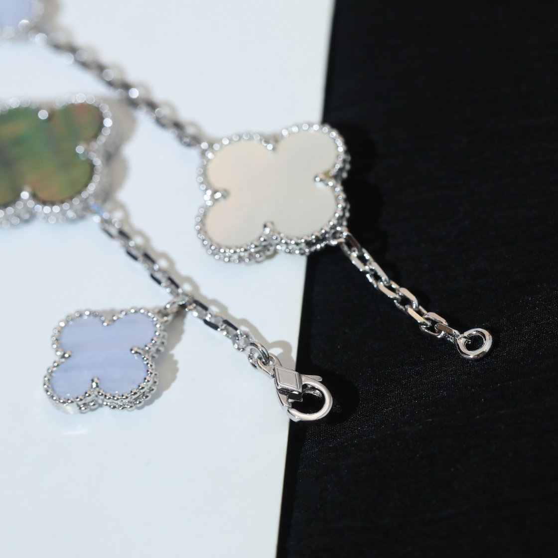 ¡®Sprite Jewelry¡¯CLOVER BRACELET 5 MOTIFS MOP CHALCEDONY SILVER