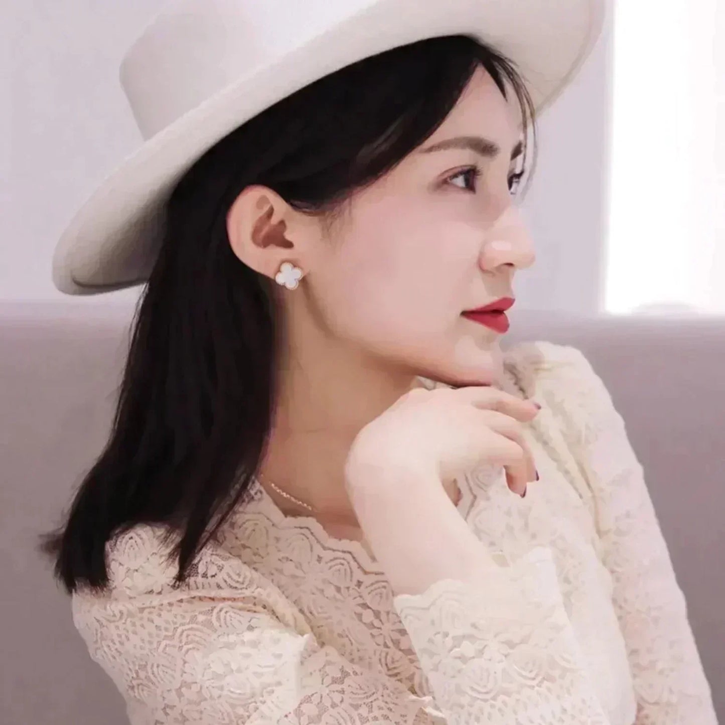 ¡®Sprite Jewelry¡¯CLOVER MEDIUM 1 MOTIFS  WHITE MOP STUD EARRINGS