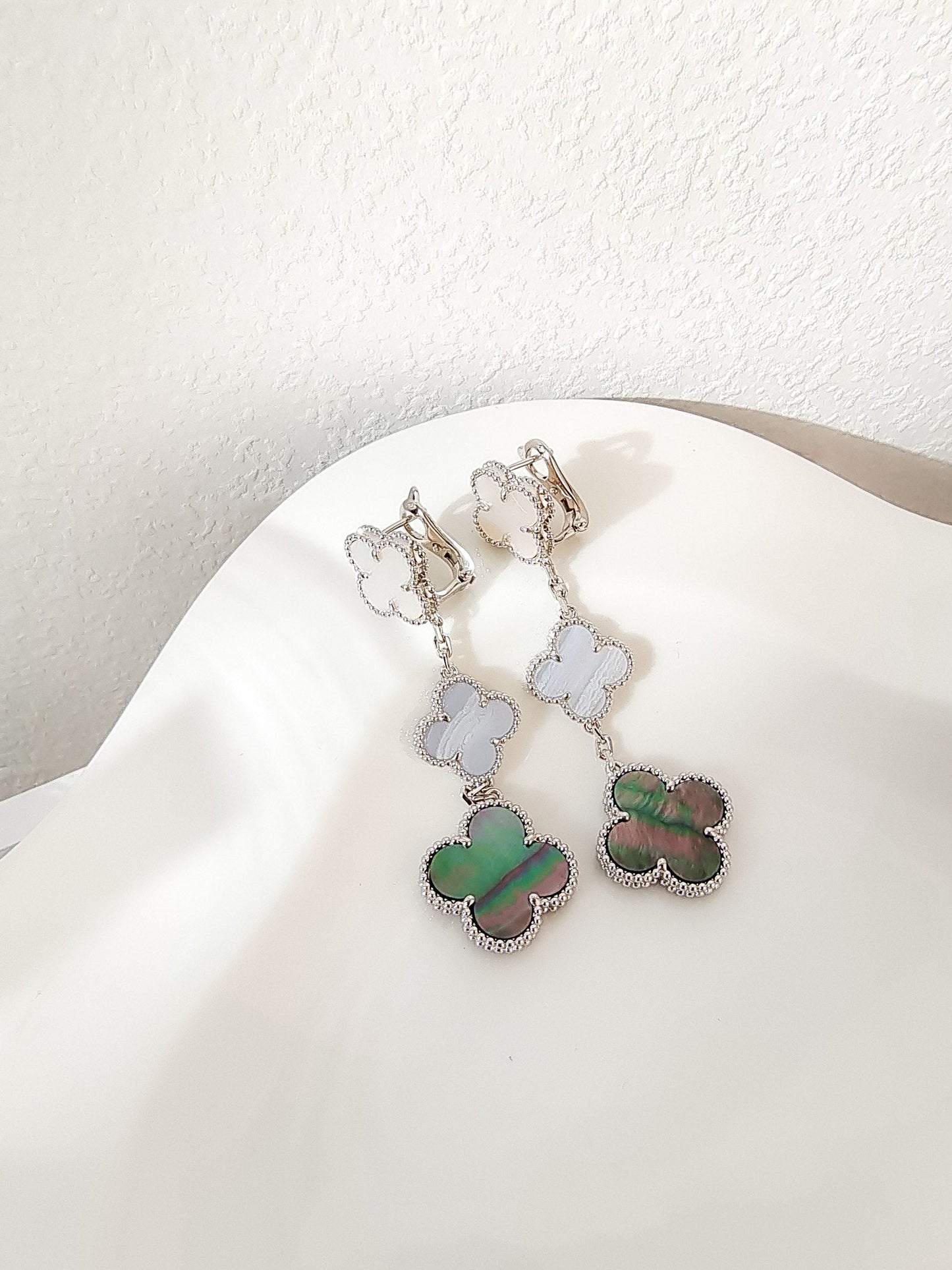 ¡®Sprite Jewelry¡¯CLOVER 3 MOTIFS CHALCEDONY DARK MOP SILVER EARRINGS