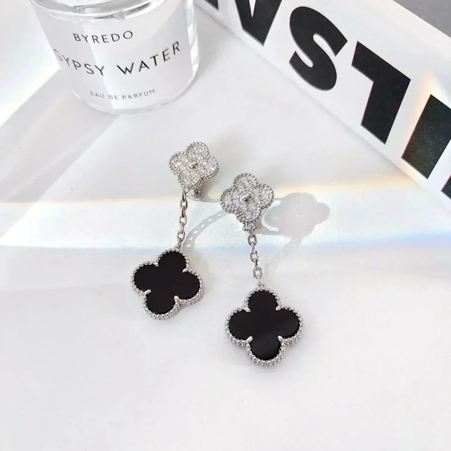 ¡®Sprite Jewelry¡¯CLOVER 2 MOTIFS  DIAMOND ONYX EARRINGS SILVER