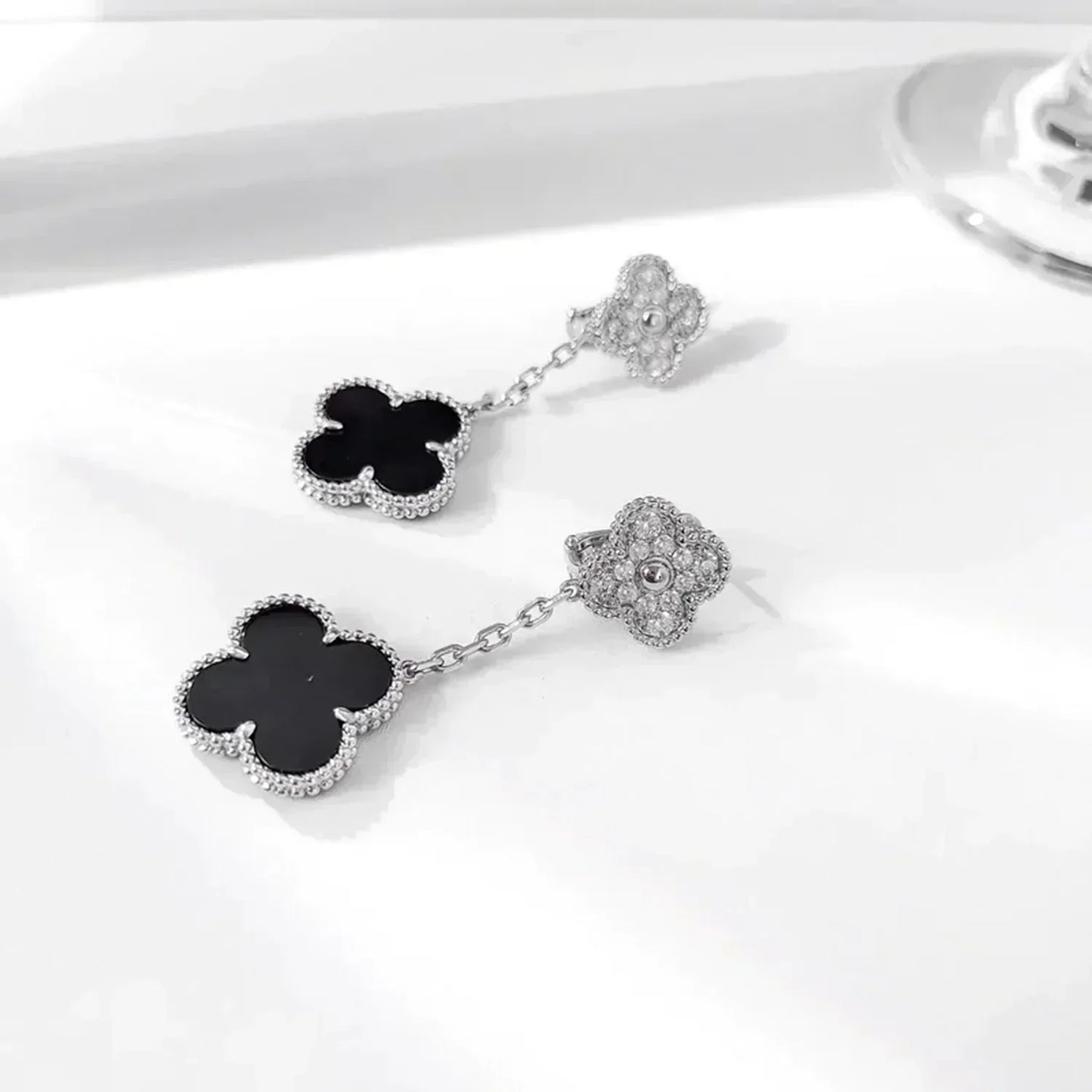¡®Sprite Jewelry¡¯CLOVER 2 MOTIFS  DIAMOND ONYX EARRINGS SILVER