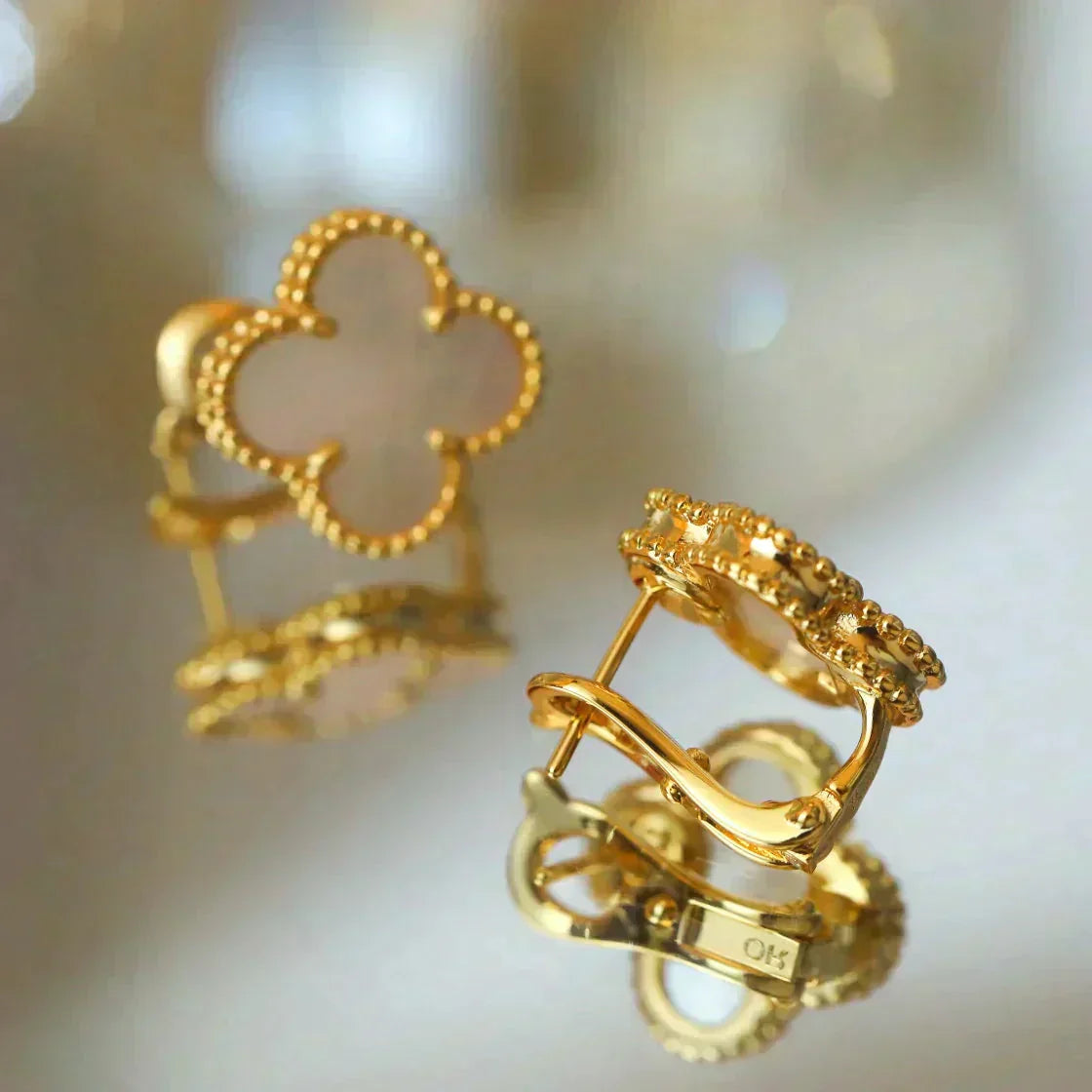 ¡®Sprite Jewelry¡¯CLOVER MEDIUM 1 MOTIFS  WHITE MOP STUD EARRINGS