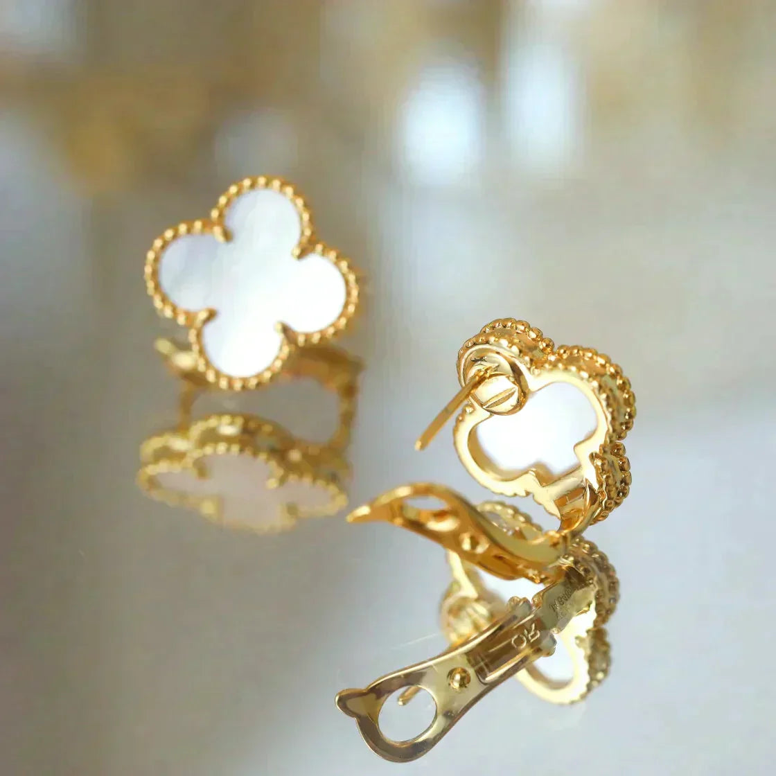 ¡®Sprite Jewelry¡¯CLOVER MEDIUM 1 MOTIFS  WHITE MOP STUD EARRINGS