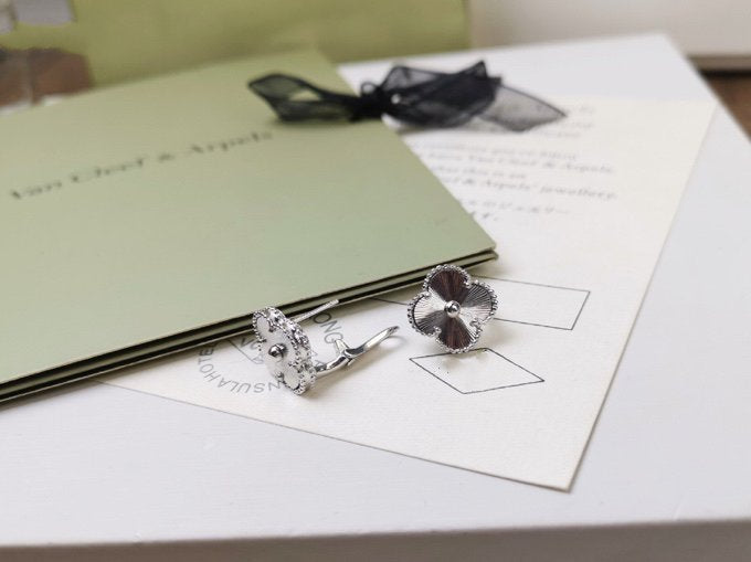 ¡®Sprite Jewelry¡¯CLOVER MEDIUM STUD EARRINGS