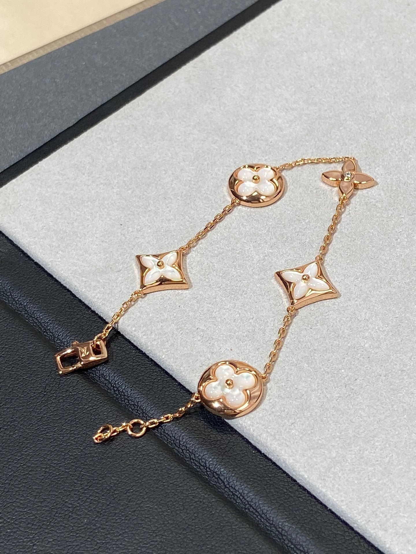 ¡®Sprite Jewelry¡¯STAR AND SUN 5 MOTIF MOP PINK GOLD BRACELET