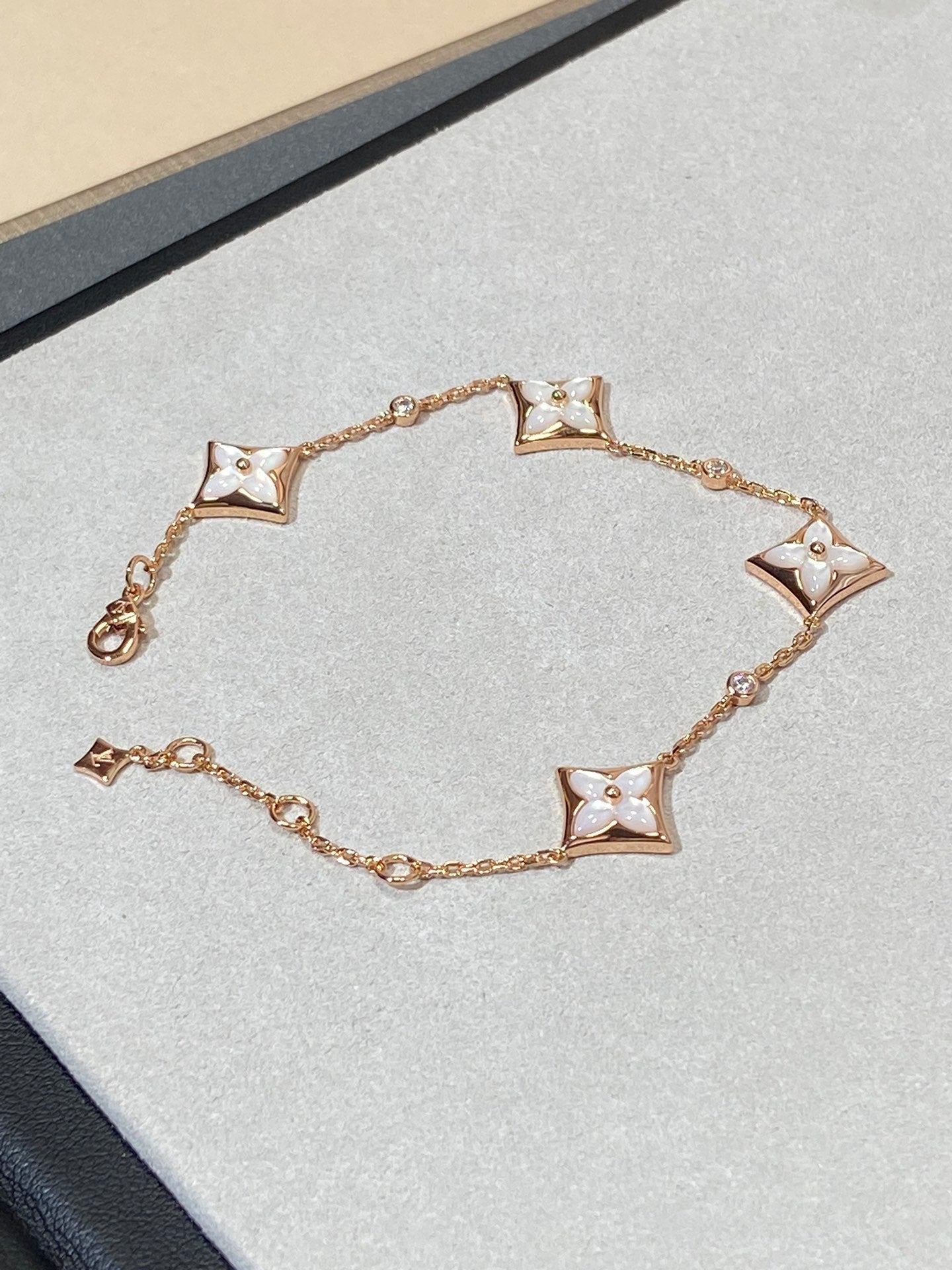 ¡®Sprite Jewelry¡¯STAR 4 MOTIF MOP DIAMOND PINK GOLD BRACELET