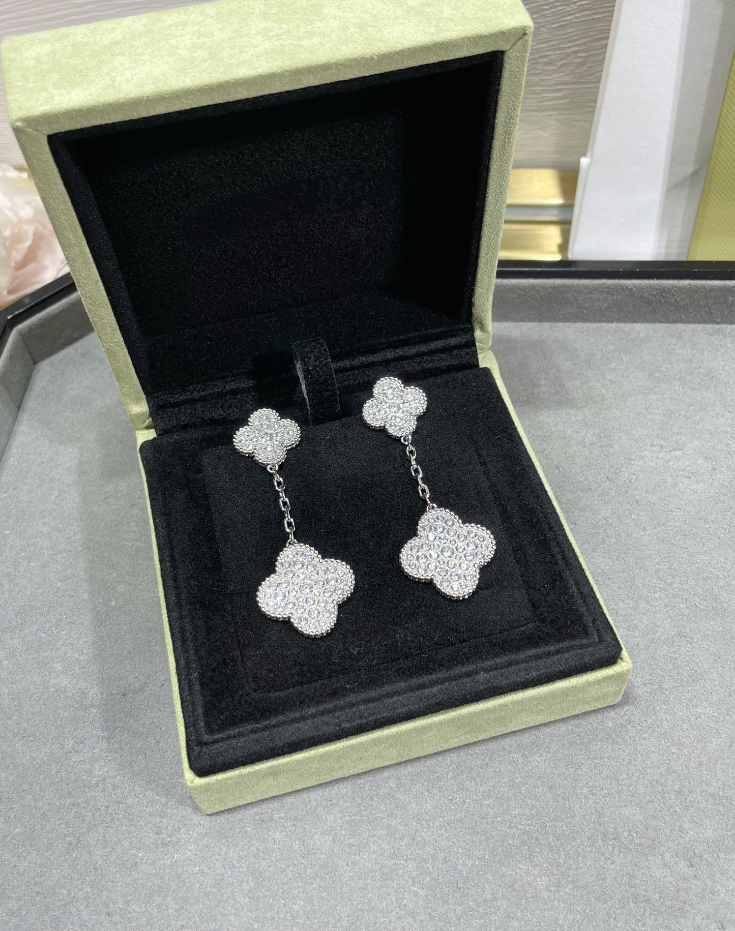 ¡®Sprite Jewelry¡¯CLOVER 2 MOTIFS DIAMOND PAVED SILVER EARRINGS