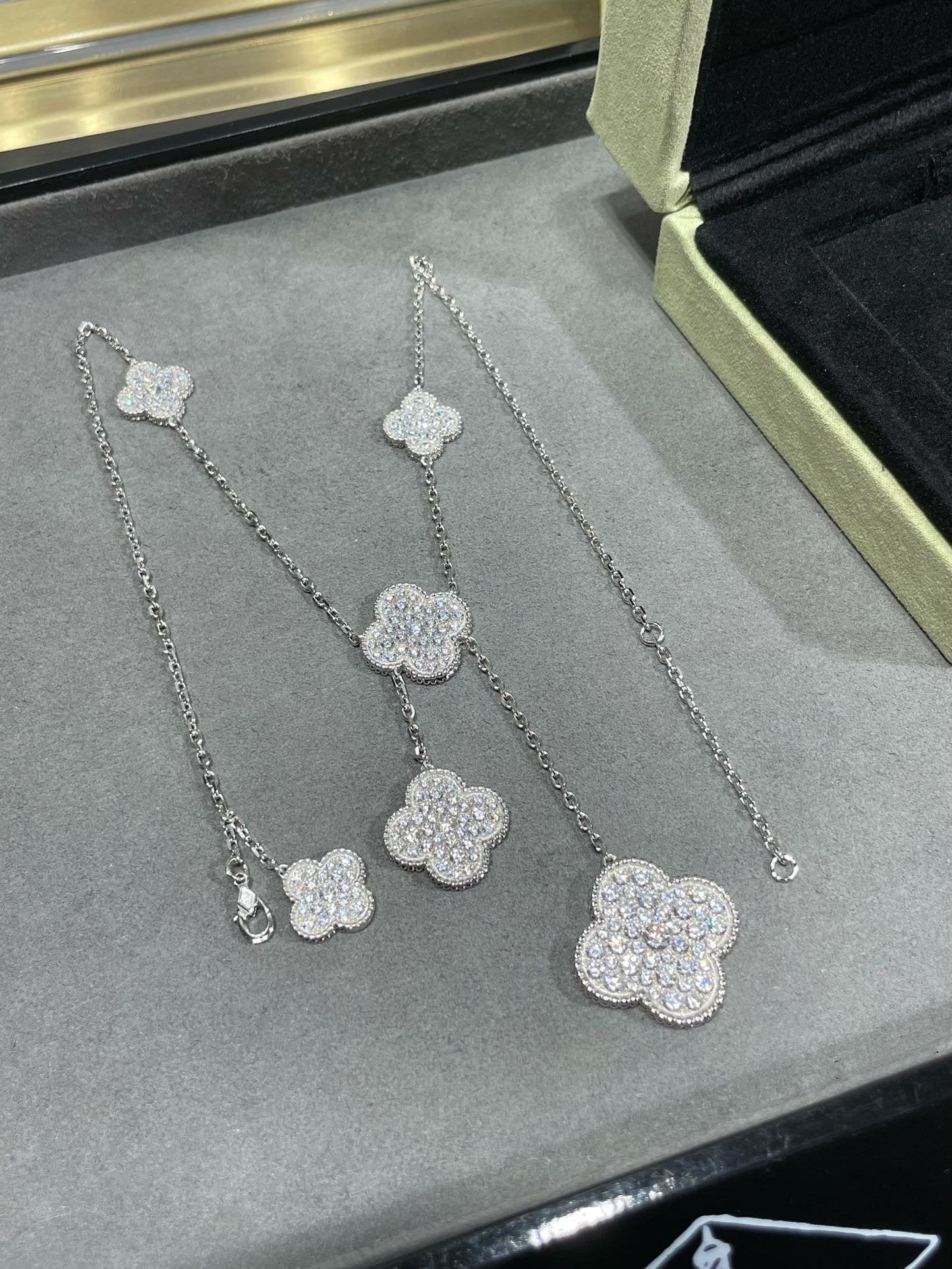 ¡®Sprite Jewelry¡¯CLOVER 6 MOTIF DIAMOND PAVED NECKLACE