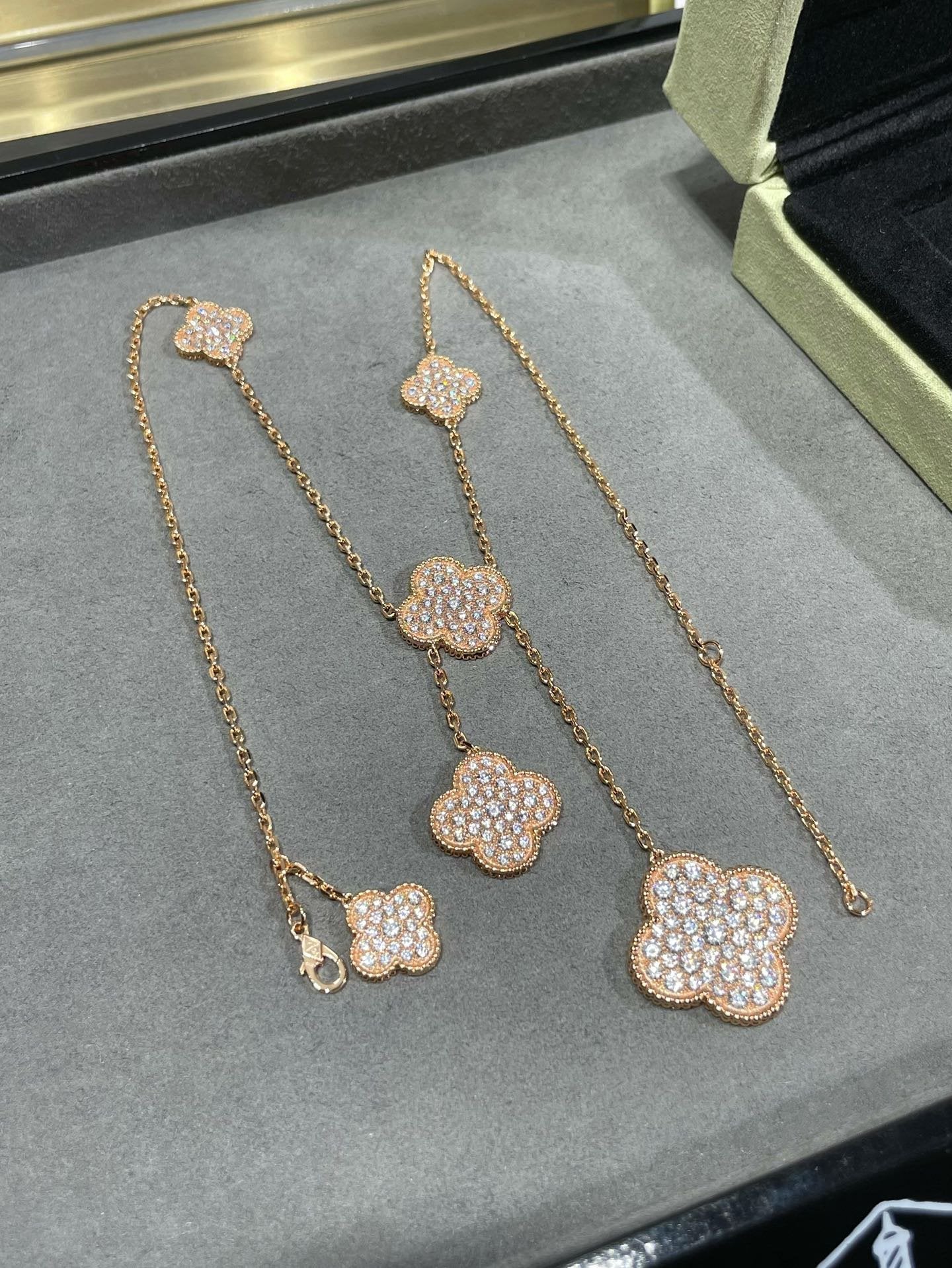 ¡®Sprite Jewelry¡¯CLOVER 6 MOTIF DIAMOND PAVED NECKLACE
