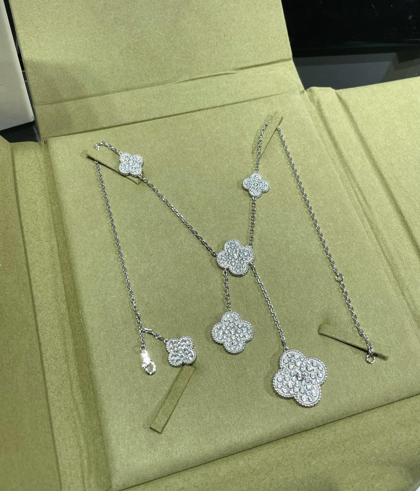 ¡®Sprite Jewelry¡¯CLOVER 6 MOTIF DIAMOND PAVED NECKLACE