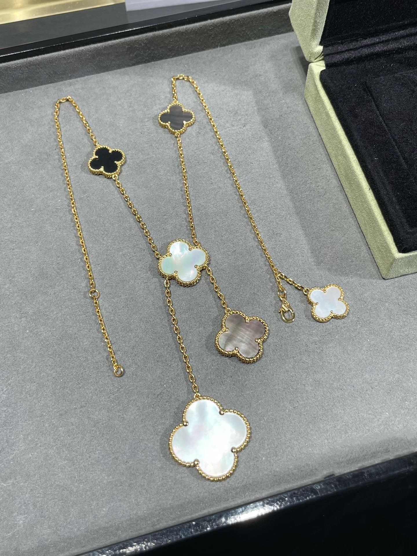 ¡®Sprite Jewelry¡¯CLOVER 6 MOTIF MOP ONYX GOLD NECKLACE