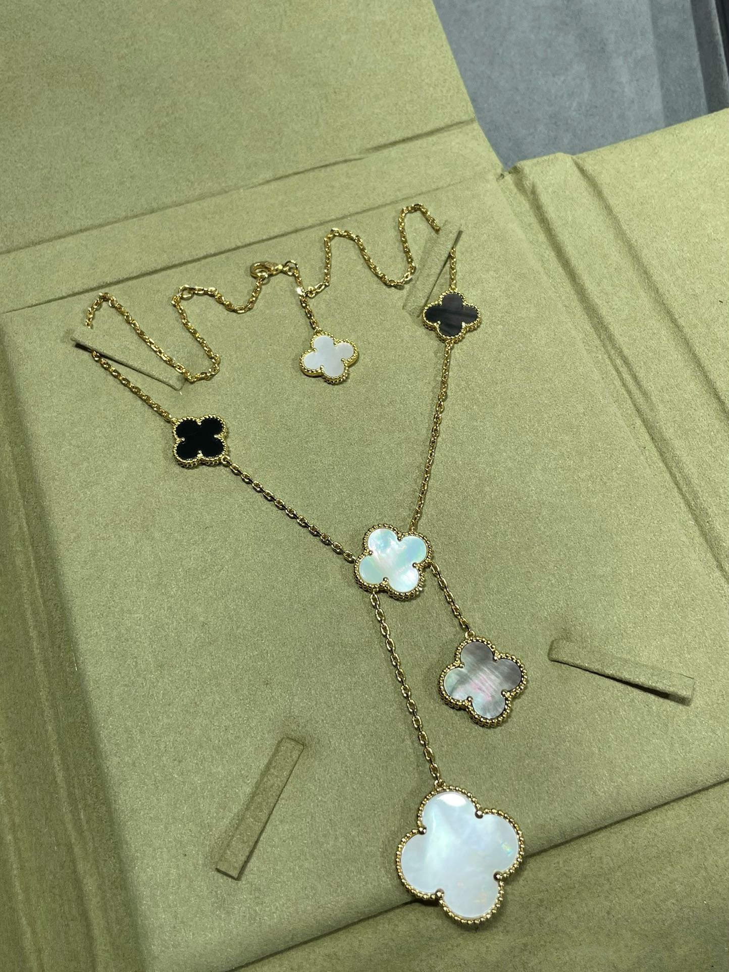 ¡®Sprite Jewelry¡¯CLOVER 6 MOTIF MOP ONYX GOLD NECKLACE