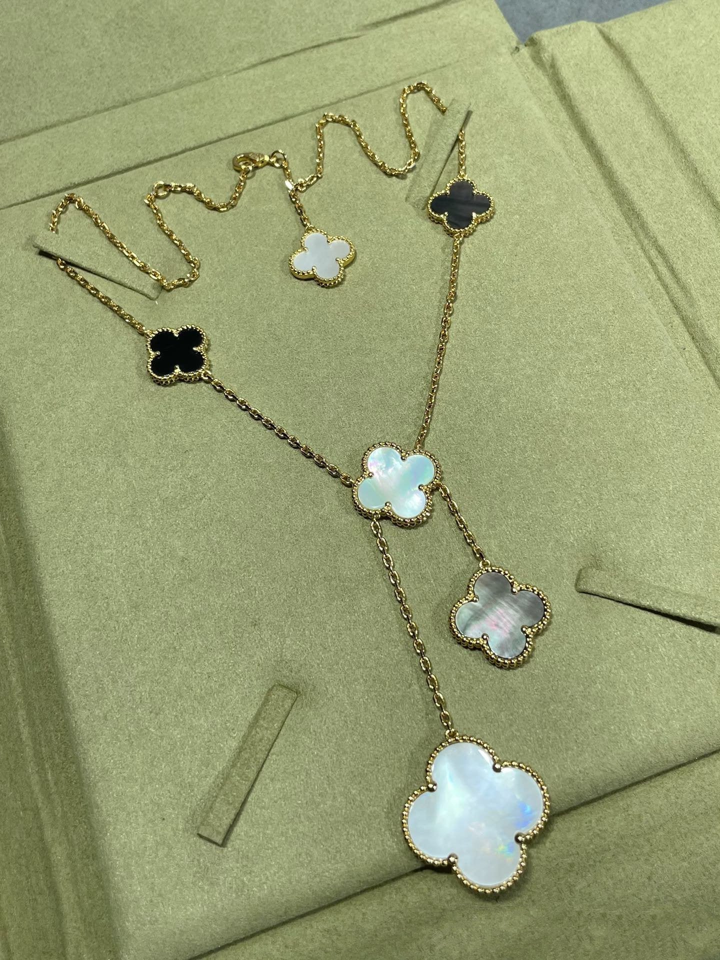 ¡®Sprite Jewelry¡¯CLOVER 6 MOTIF MOP ONYX GOLD NECKLACE