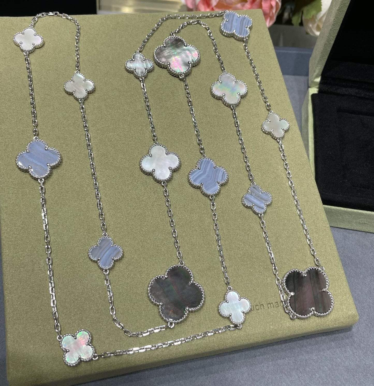 ¡®Sprite Jewelry¡¯CLOVER 16 MOTIF CHALCEDONY MOP SILVER NECKLACE