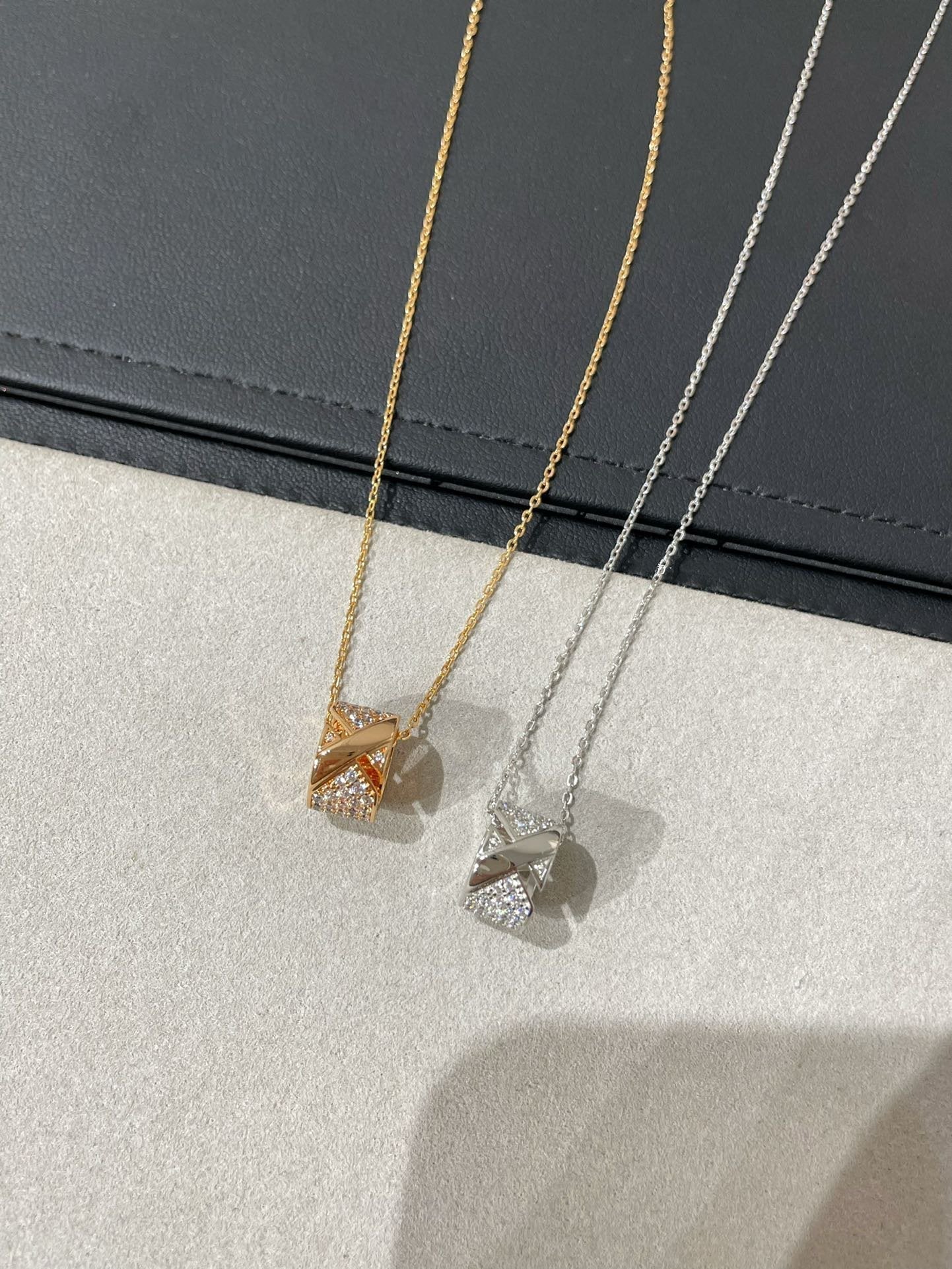¡®Sprite Jewelry¡¯LIENS EVIDENCE DIAMOND PAVED NECKLACE