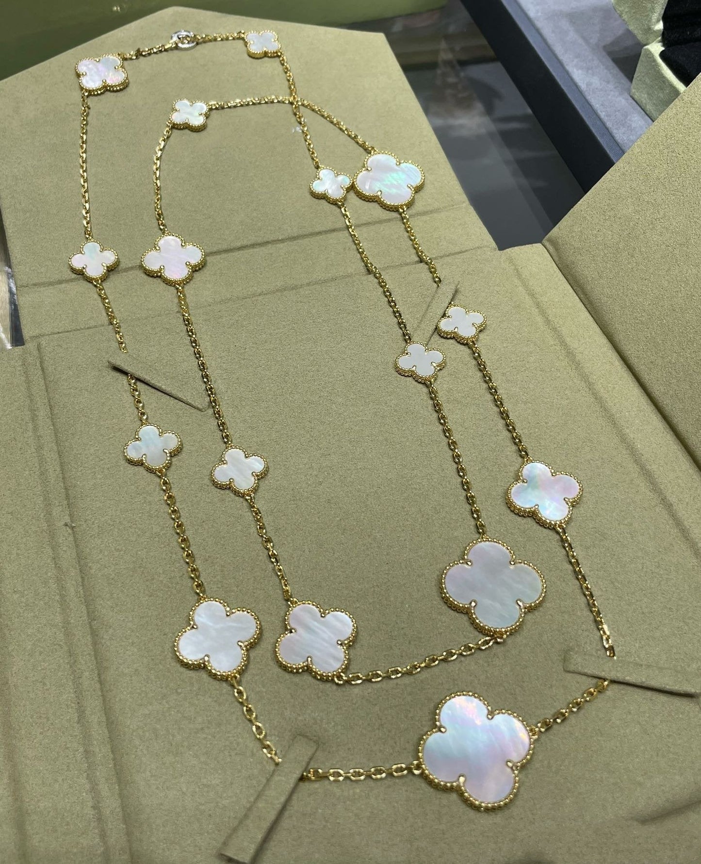 ¡®Sprite Jewelry¡¯CLOVER 16 MOTIF WHITE MOP GOLD NECKLACE