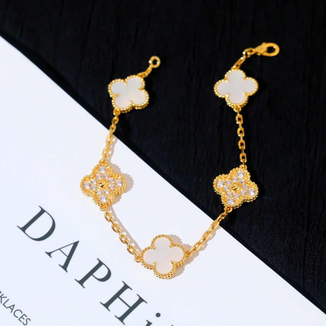 [Sprite Jewelry]New CLOVER WHITE PEARL MOP 5 MOTIF BRACELET COLLECTION