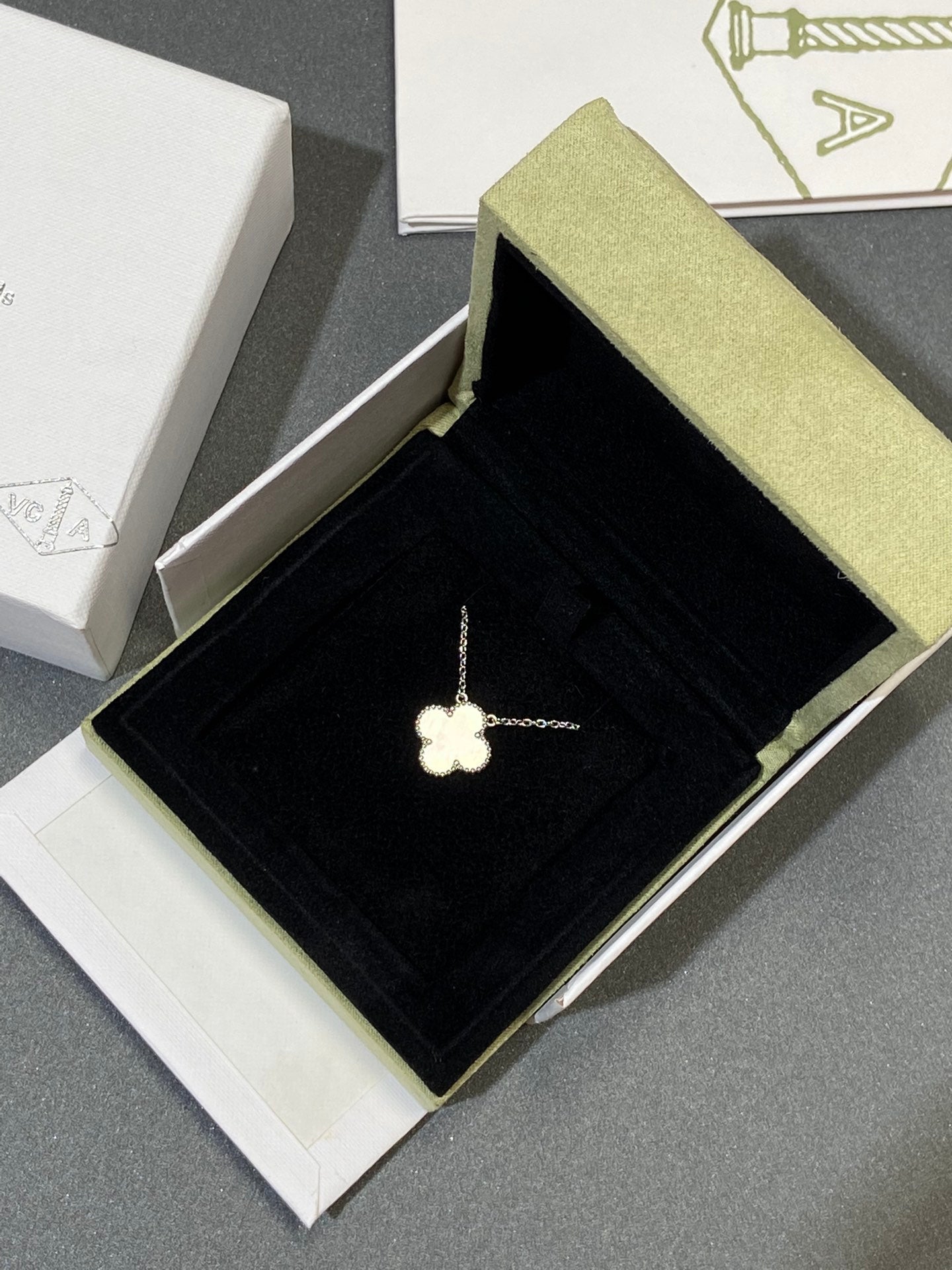 ¡®Sprite Jewelry¡¯CLOVER MEDIUM SILVER WHITE MOP NECKLACE