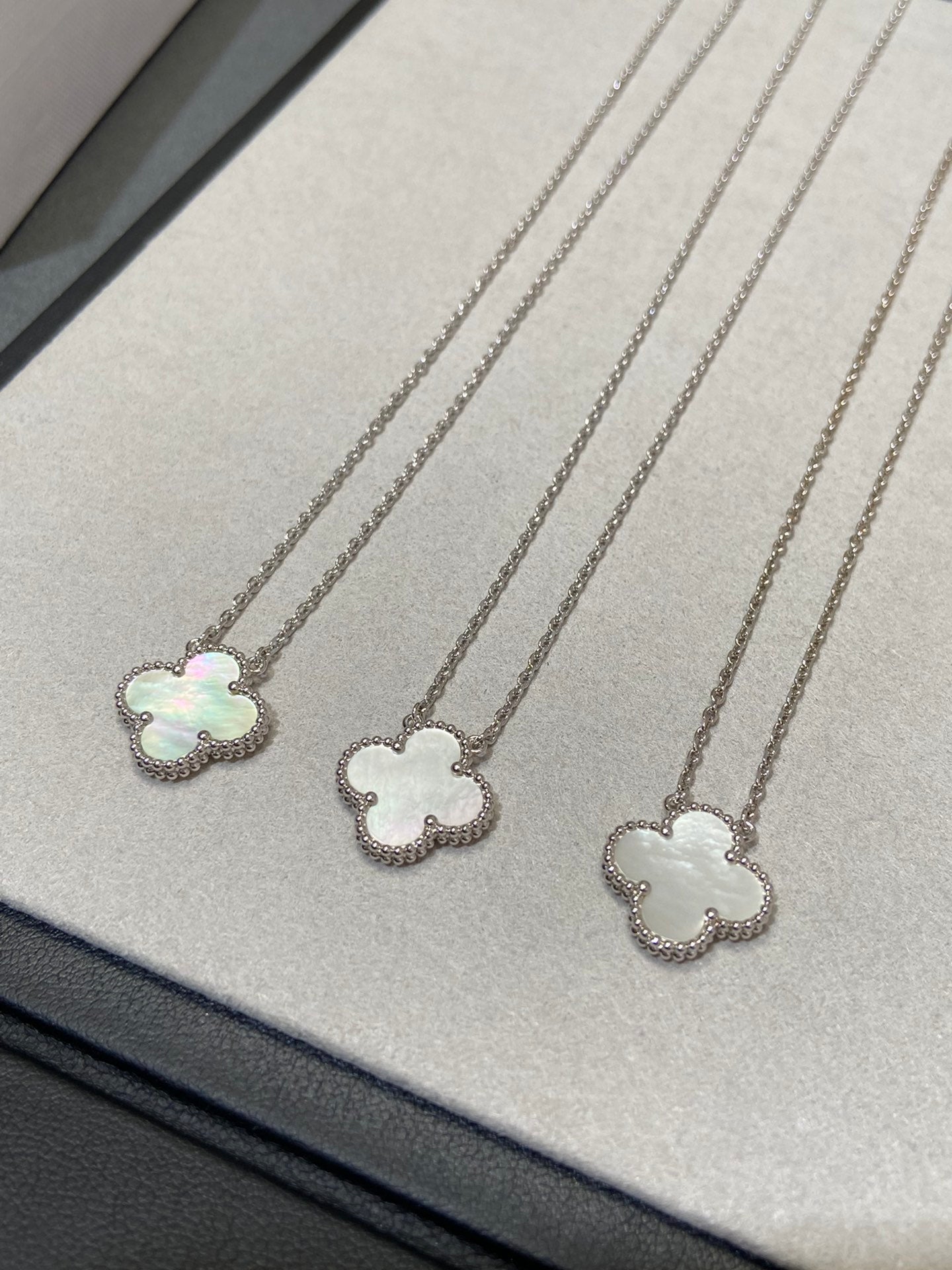 ¡®Sprite Jewelry¡¯CLOVER MEDIUM SILVER WHITE MOP NECKLACE