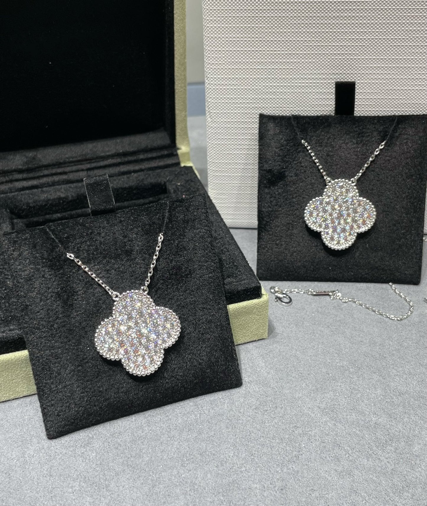 ¡®Sprite Jewelry¡¯CLOVER 25MM LARGE PENDANT DIAMOND PAVED SILVER NECKLACE