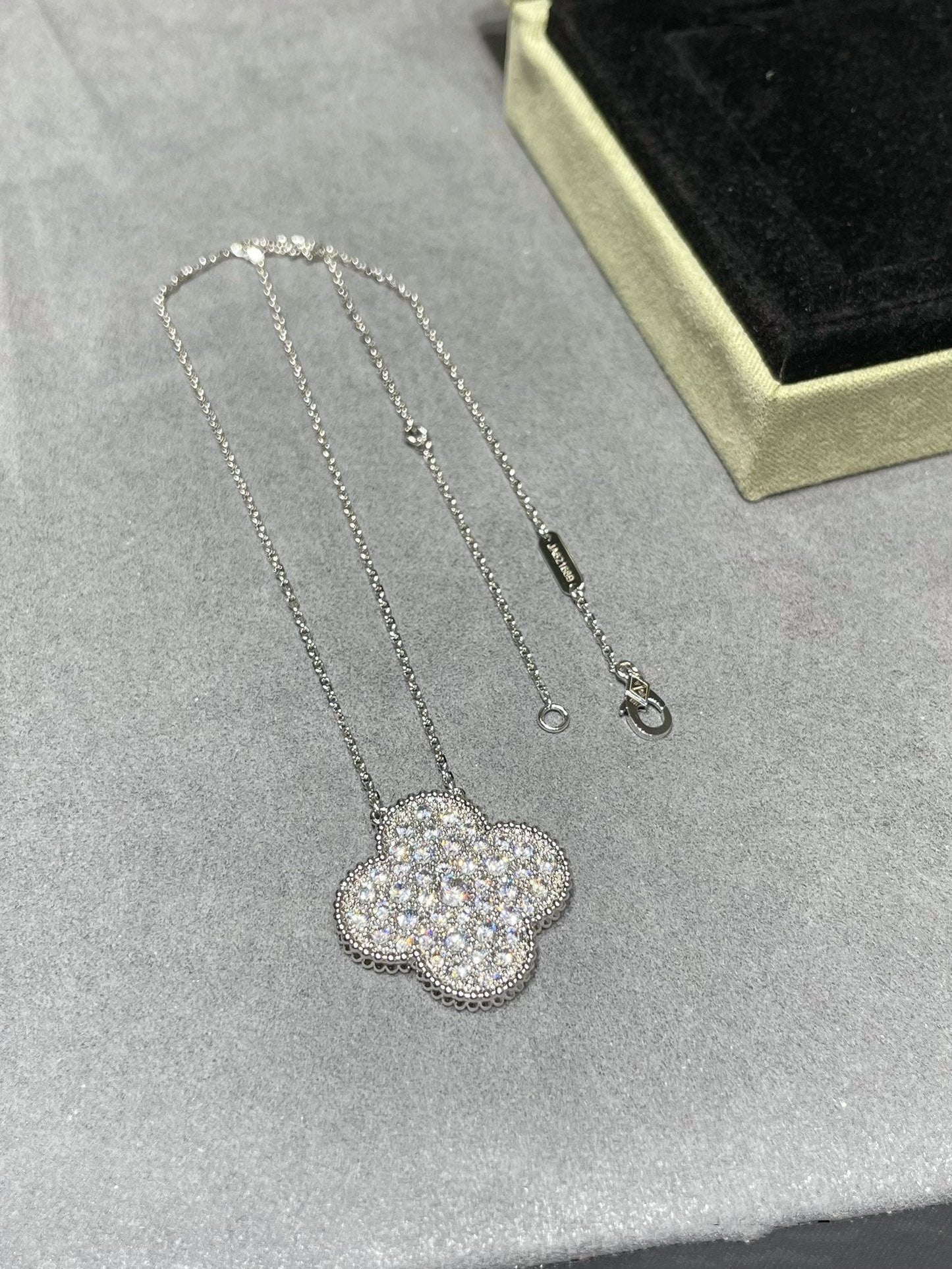 ¡®Sprite Jewelry¡¯CLOVER 25MM LARGE PENDANT DIAMOND PAVED SILVER NECKLACE