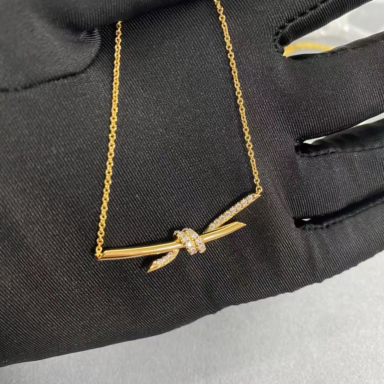 [Sprite Jewelry]T House Diamond-Studded Knot Necklace
