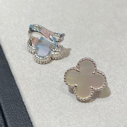 [Sprite Jewelry] CLOVER LARGE (20mm) 1 MOTIFS WHITE MOP STUD EARRINGS