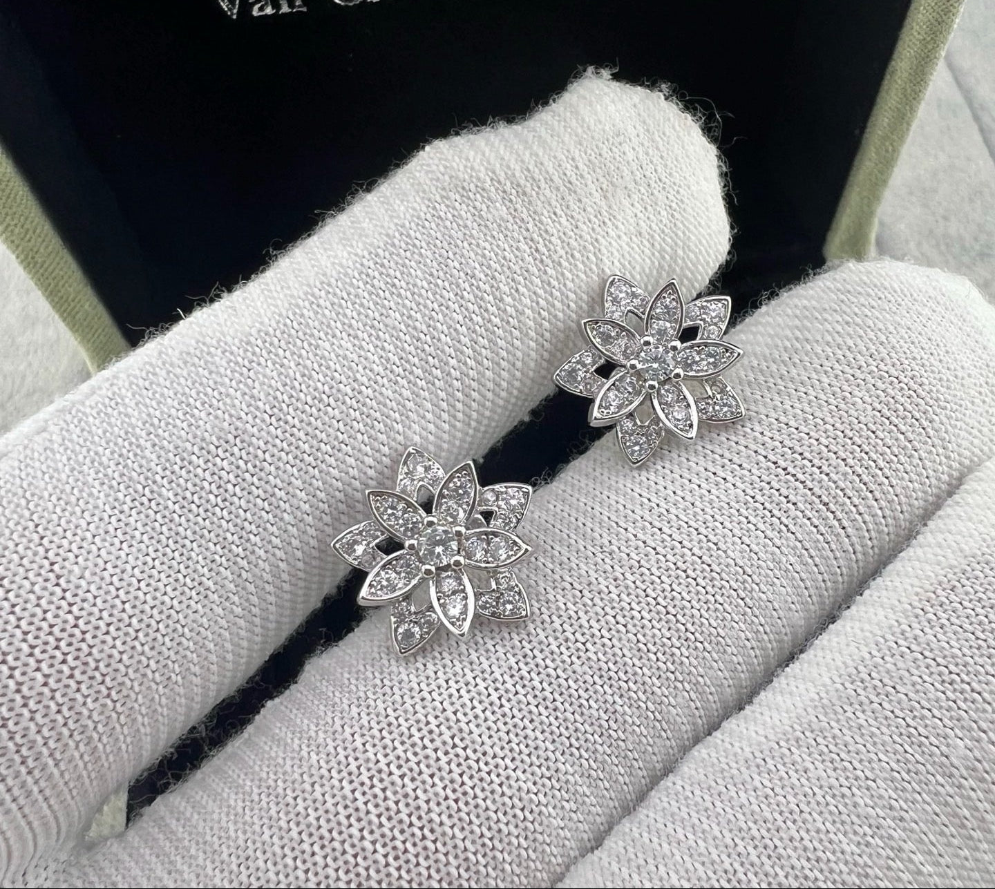 [Sprite Jewelry] Full Diamond Hollow Lotus Necklace Set