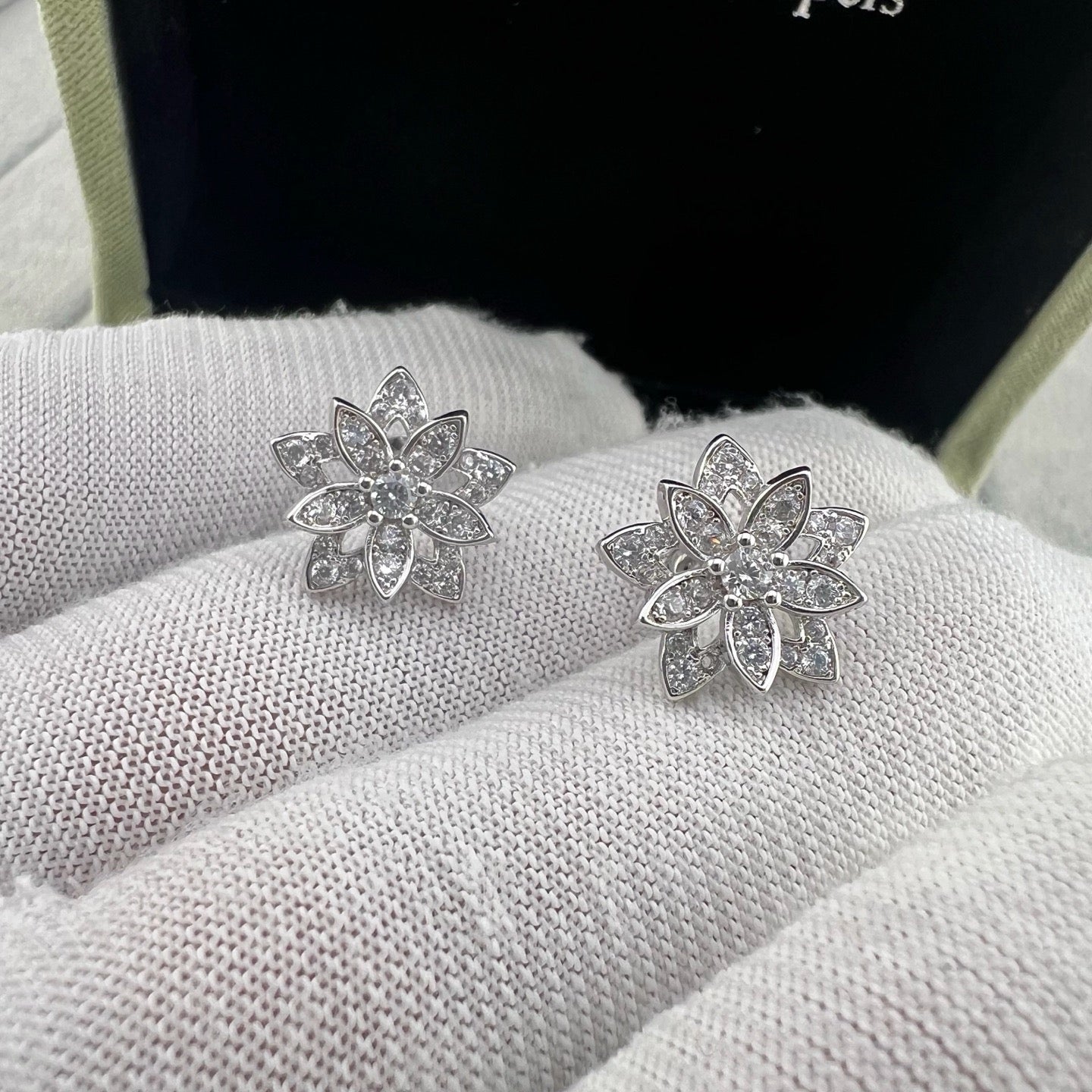 [Sprite Jewelry] Full Diamond Hollow Lotus Necklace Set