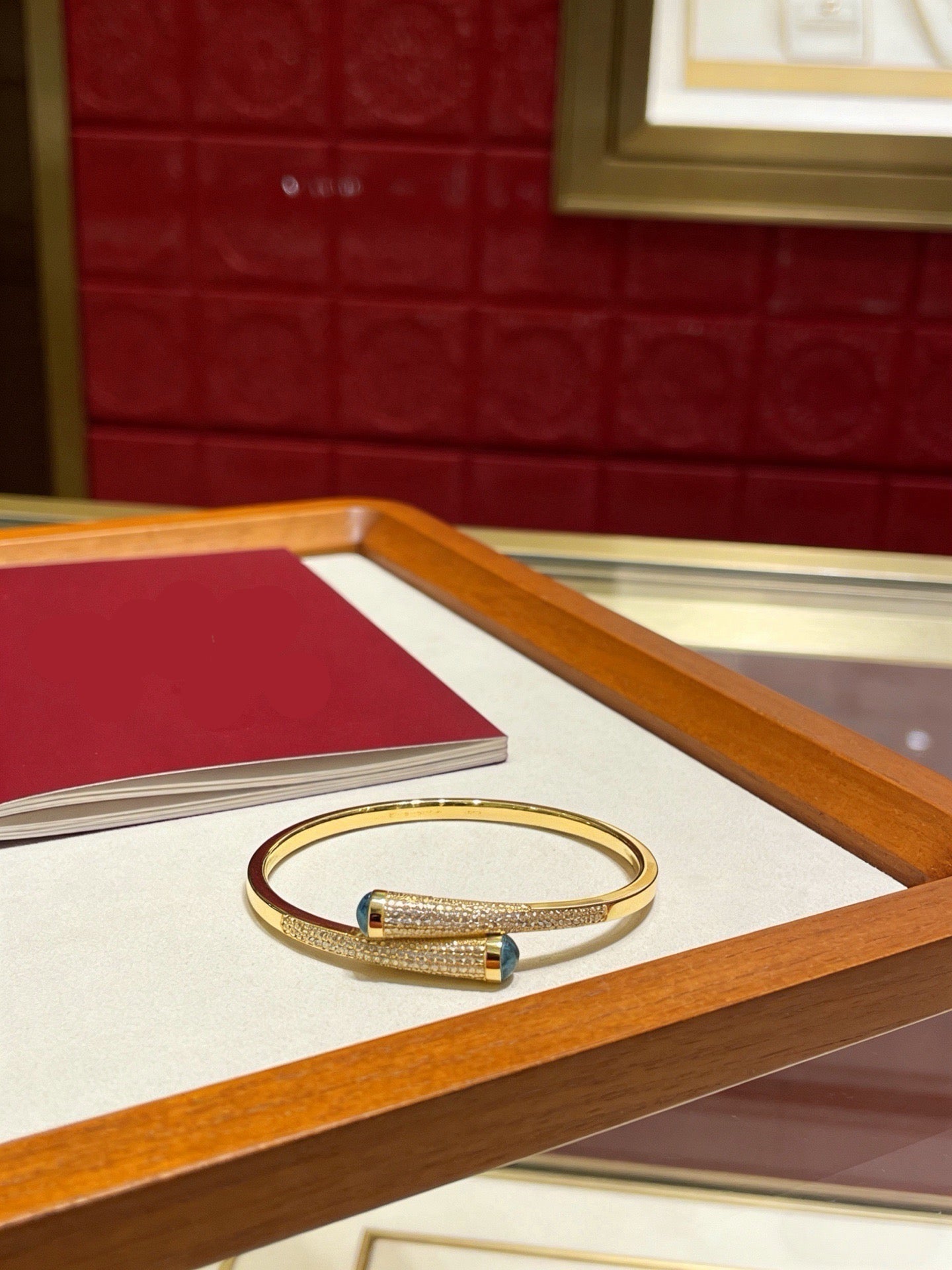 [Sprite Jewelry] Partially Set Diamond Bangle