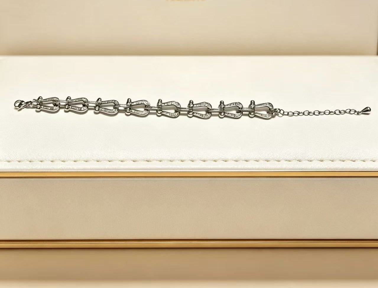 ¡®Sprite JewelryDiamond-studded Horseshoe Bracelet