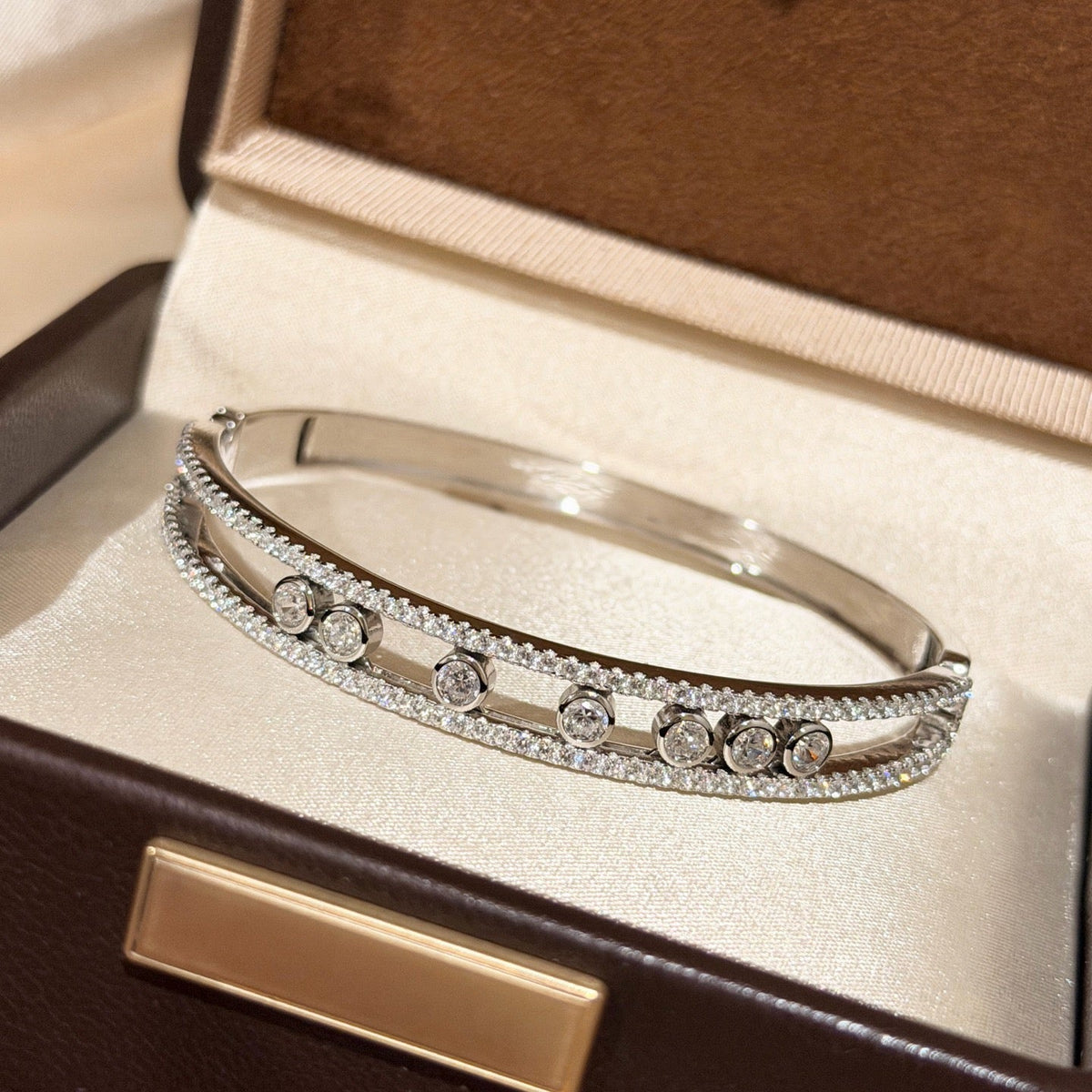 [Sprite Jewelry]Move Classique 7‑Moving‑Diamond Bangle, Double‑Row Pavé Setting