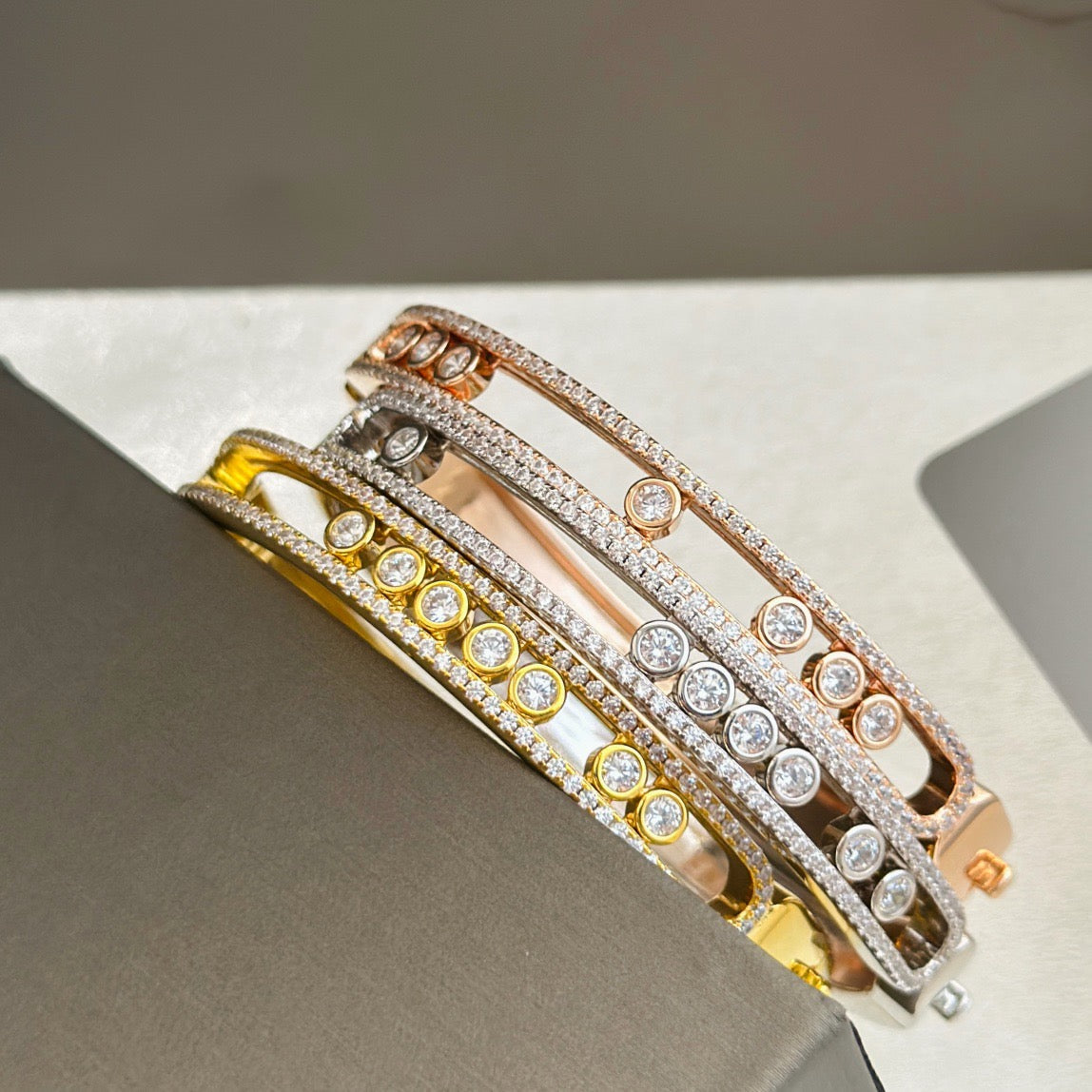 [Sprite Jewelry]Move Classique 7‑Moving‑Diamond Bangle, Double‑Row Pavé Setting