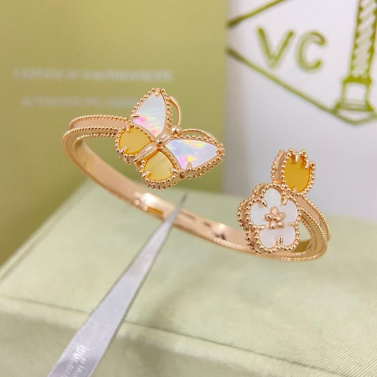 ¡®SpriteJewelry¡¯Lucky Alhambra Butterfly & Clover Open Bangle,