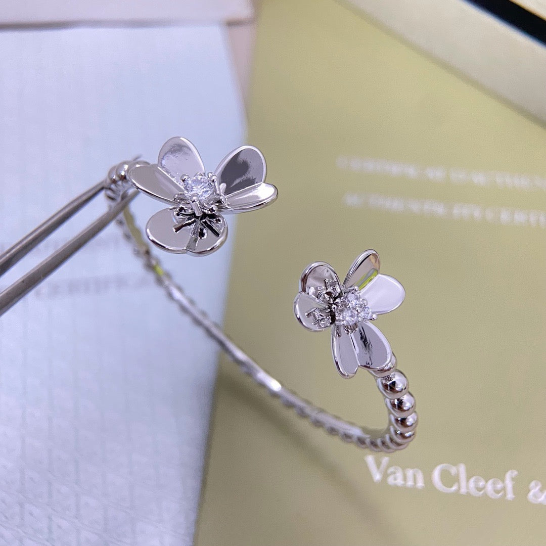 ¡®SpriteJewelry¡¯Frivole Two‑Flower Open Bangle,