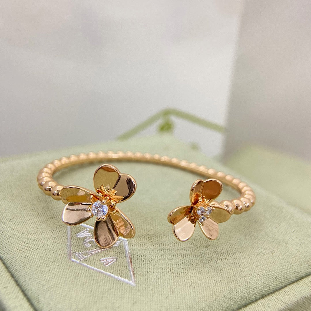 ¡®SpriteJewelry¡¯Frivole Two‑Flower Open Bangle,
