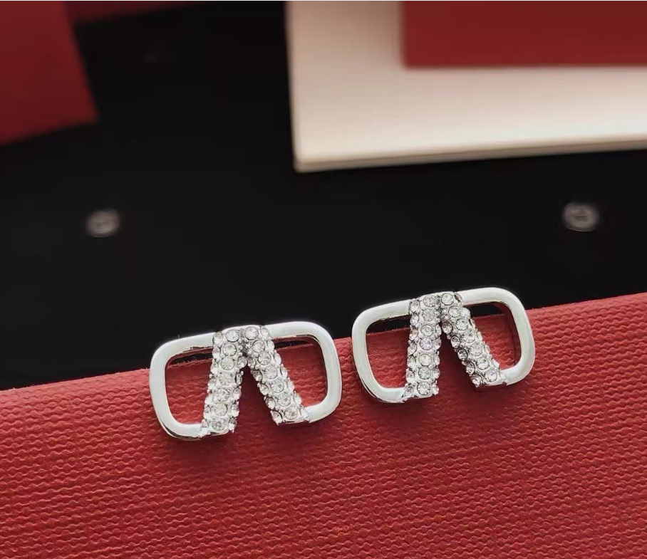 [Sprite Jewelry]V-shaped stud earrings