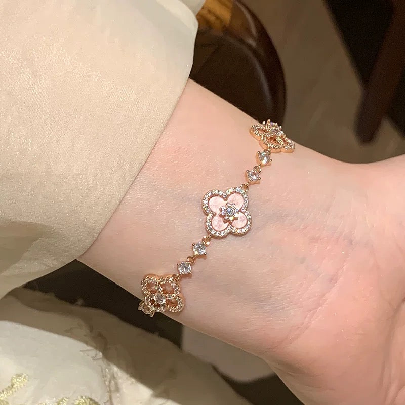 ¡®Sprite Jewelry¡¯CLOVER 5 MOTIF PINK BLUE RED WHITE BRACELET