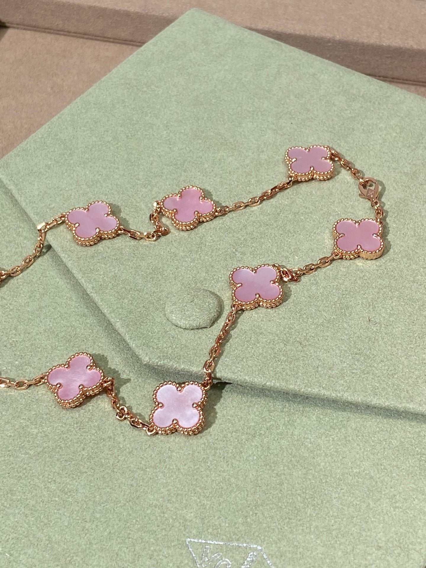 [Sprite Jewelry] Pink Necklace with Ten Clover Designs