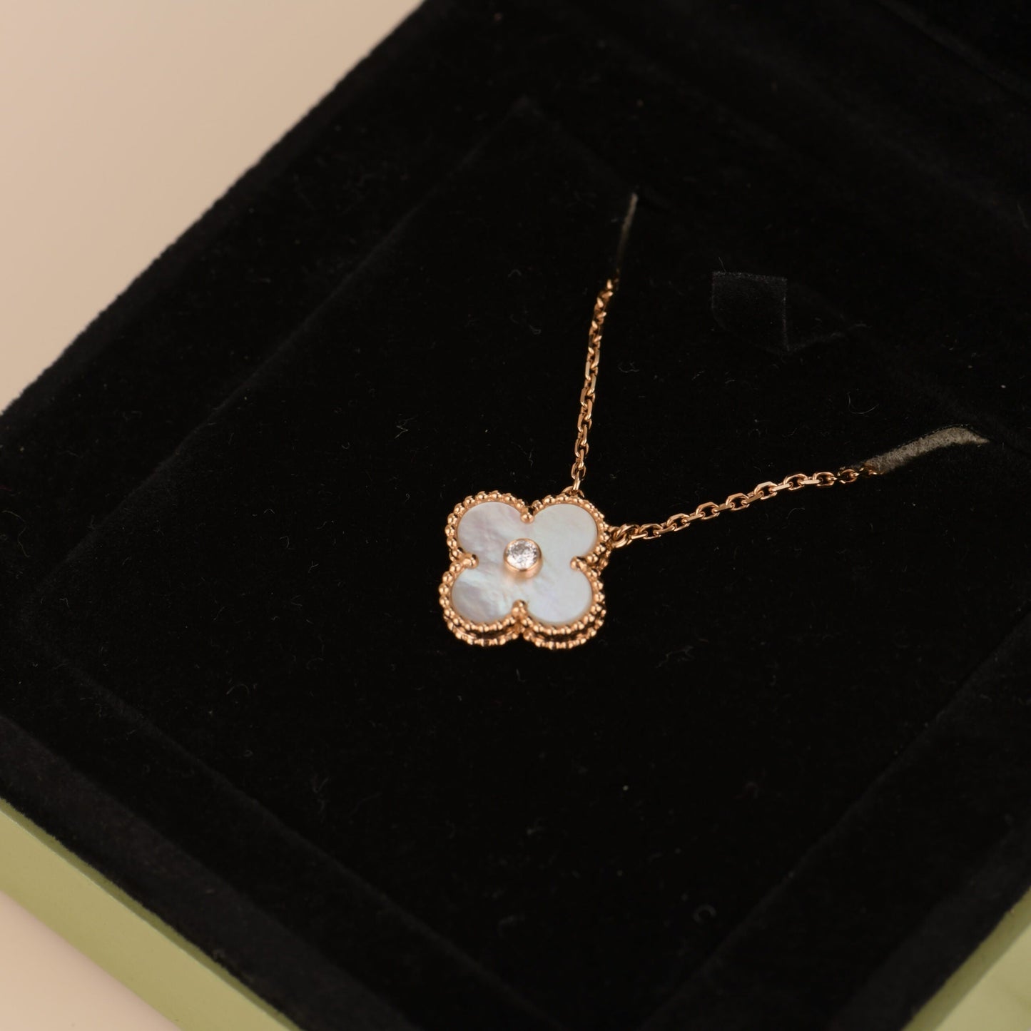 ¡®Sprite Jewelry¡¯CLOVER 15MM DIAMOND WHITE FRITILLARIA NECKLACE