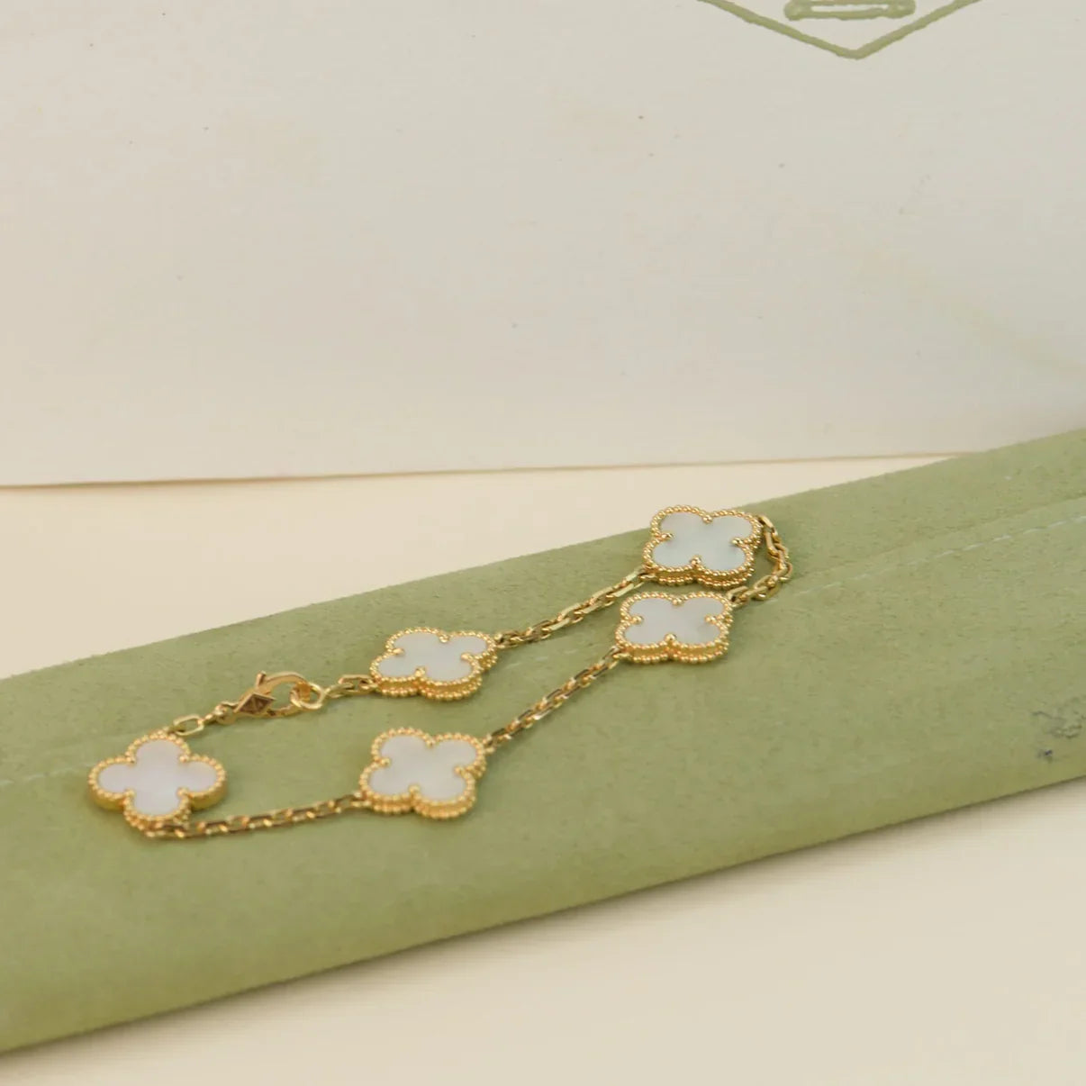 [Sprite Jewelry]New CLOVER WHITE PEARL MOP 5 MOTIF BRACELET COLLECTION