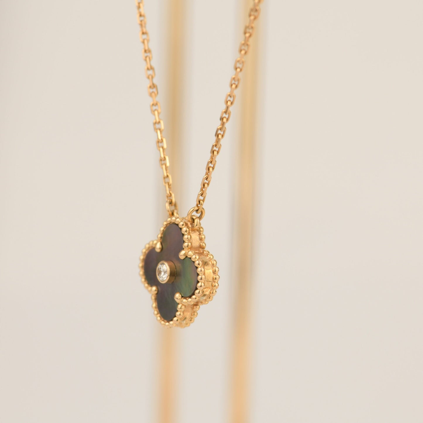 ¡®Sprite Jewelry¡¯CLOVER 15MM DIAMOND AND MOTHER-OF-GREY NECKLACE
