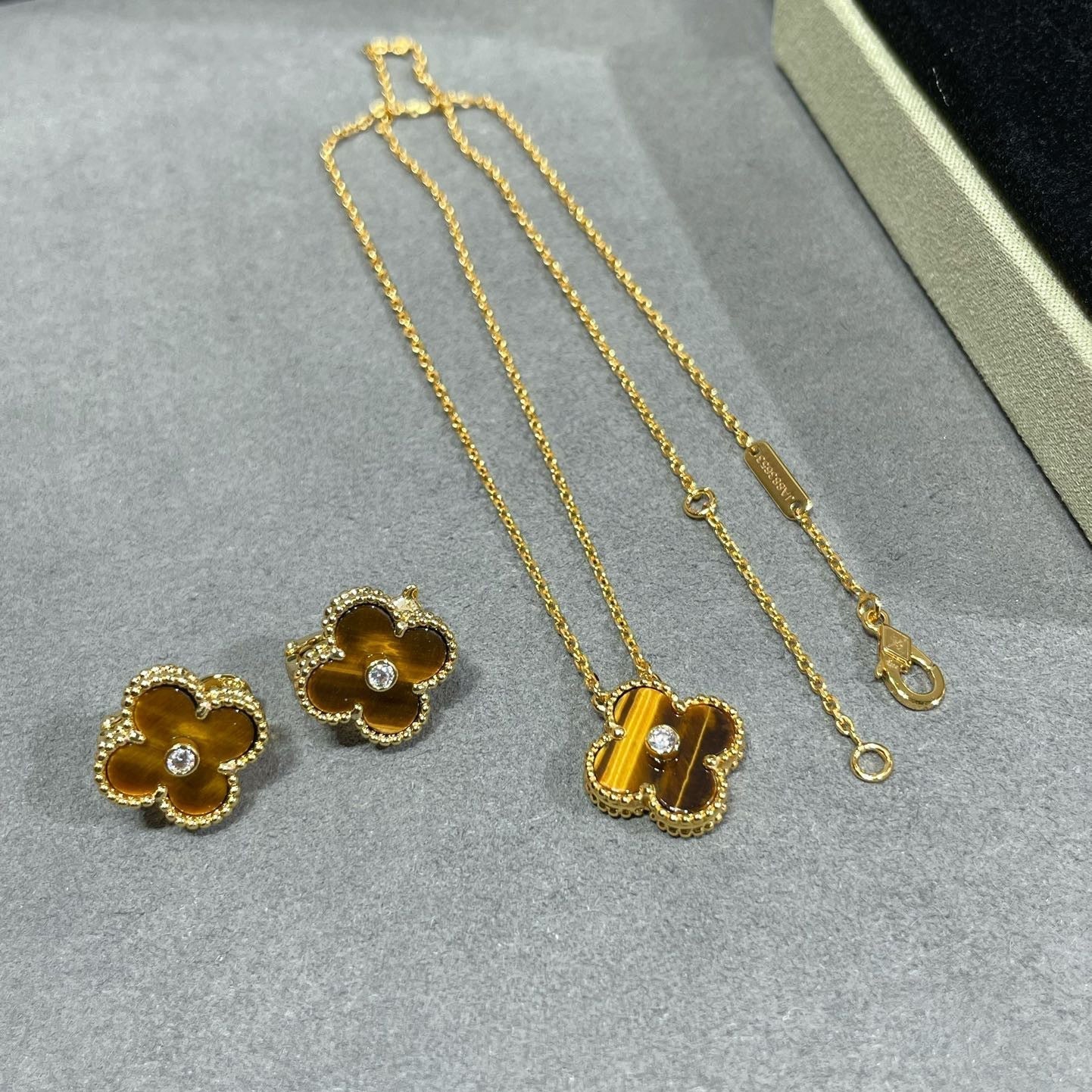 ¡®Sprite Jewelry¡¯CLOVER 15MM DIAMOND AND YELLOW TIGER'S EYE AGATE necklace