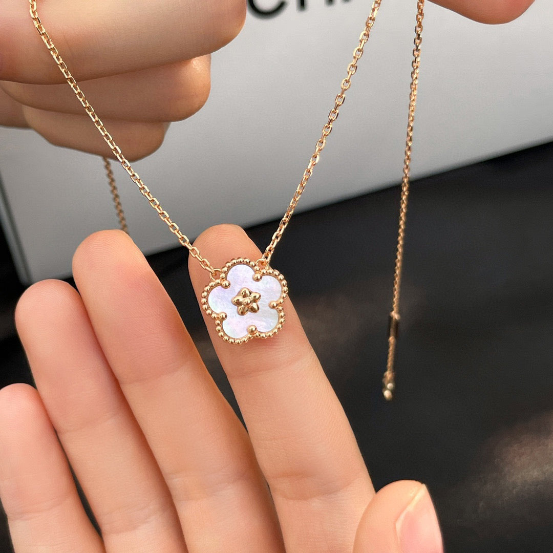 ¡®Sprite Jewelry¡¯LUCKY  WHITE MOP  PLUM BLOSSOM NECKLACE